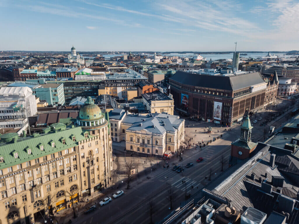 Ilmakuva Ylvan keskustan kiinteistöistä: Vanha ja Uusi ylioppilastalo.